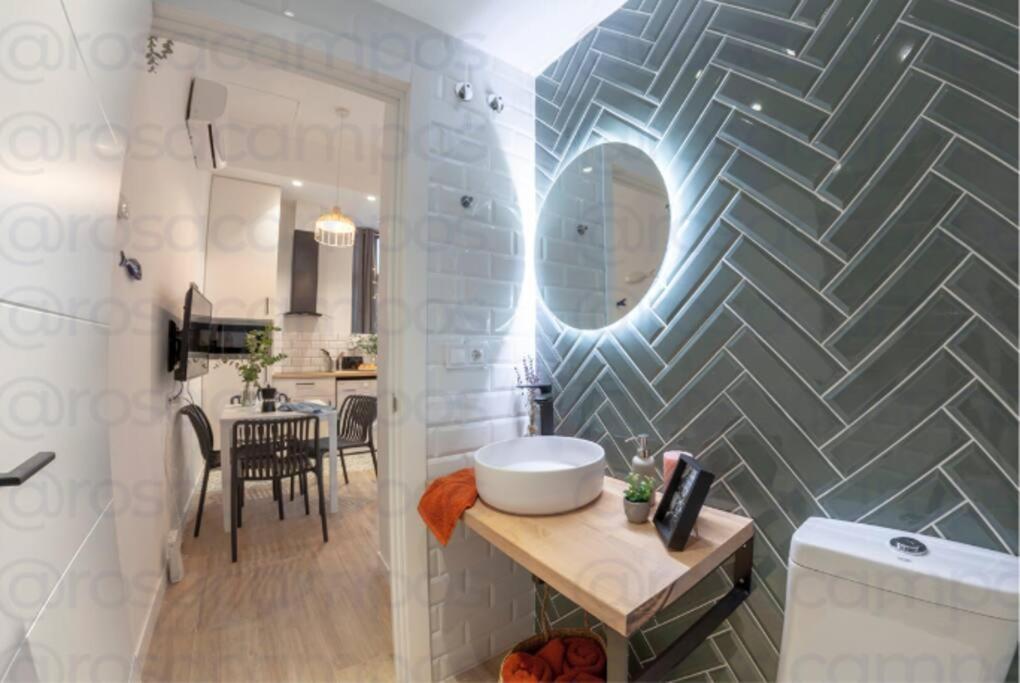 ולנסיה Al5 Seaside Bliss-Stylish Loft Steps From Malvarrosa מראה חיצוני תמונה