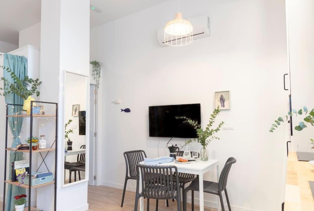 ולנסיה Al5 Seaside Bliss-Stylish Loft Steps From Malvarrosa מראה חיצוני תמונה
