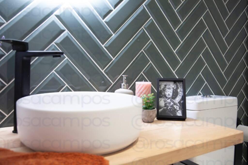 ולנסיה Al5 Seaside Bliss-Stylish Loft Steps From Malvarrosa מראה חיצוני תמונה