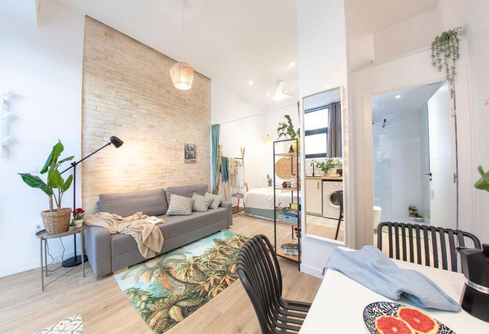 ולנסיה Al5 Seaside Bliss-Stylish Loft Steps From Malvarrosa מראה חיצוני תמונה