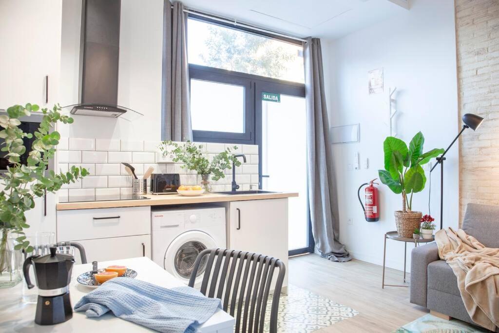 ולנסיה Al5 Seaside Bliss-Stylish Loft Steps From Malvarrosa מראה חיצוני תמונה