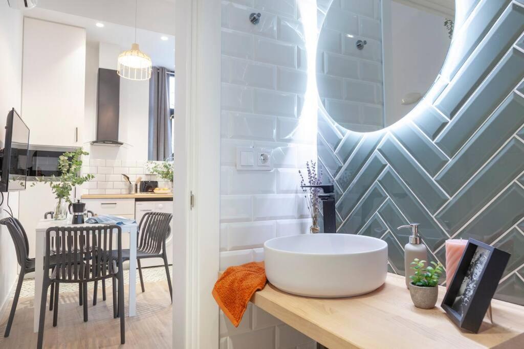 ולנסיה Al5 Seaside Bliss-Stylish Loft Steps From Malvarrosa מראה חיצוני תמונה